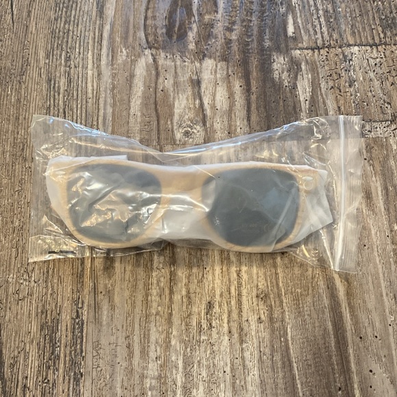 Corona Wood Sunglasses BNIP - Picture 5 of 8